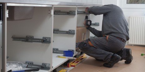 Montaggio e smontaggio arredi e cucine Asti Traslochi